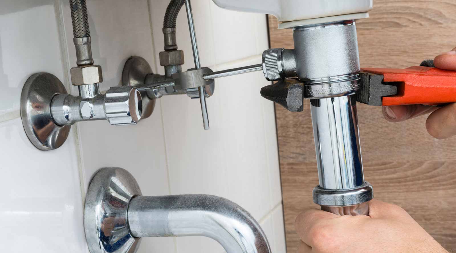 What are the five plumbing code violations? Which plumbing company can help in preventing the violations?